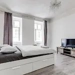 New Moderated Školská Apartment
