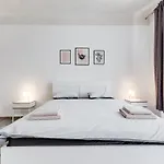 New Moderated Školská Apartment